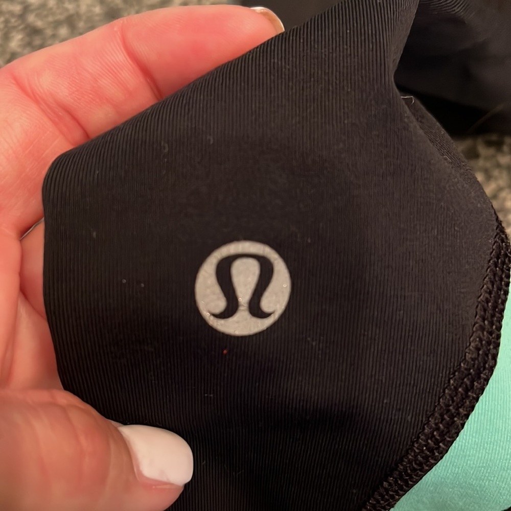 Lululemon size 4 crop pants - Picture 4 of 4